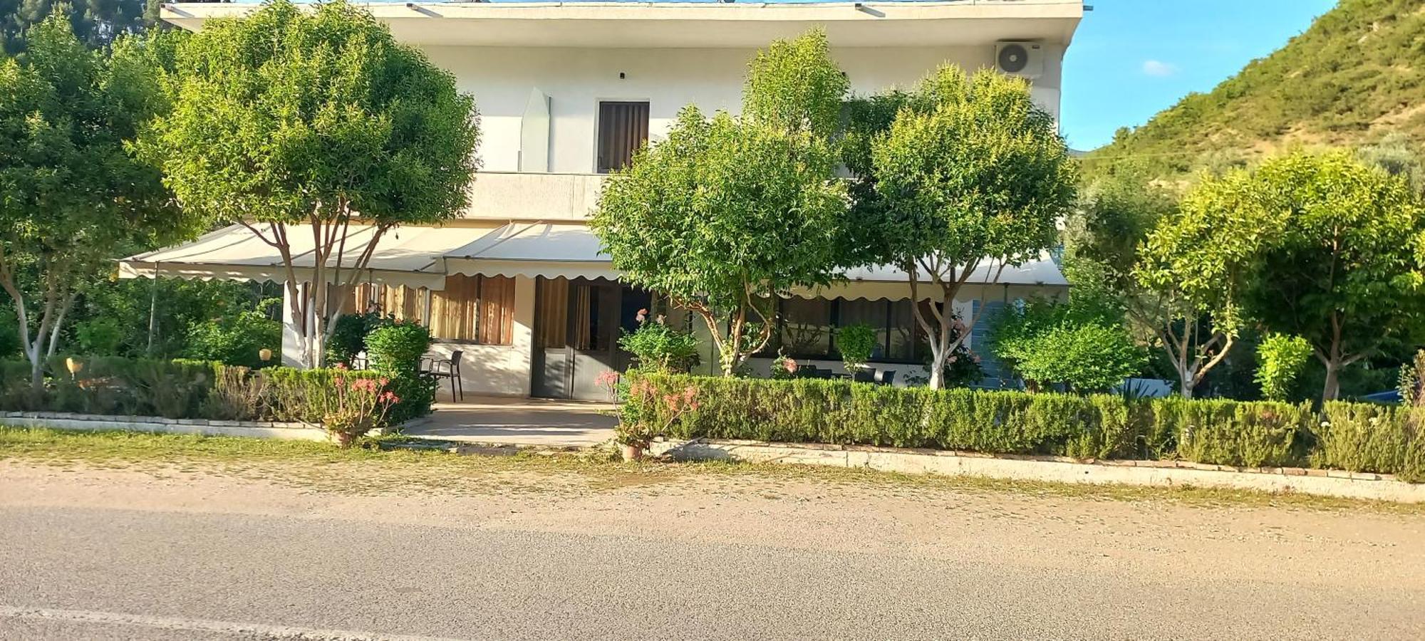 Hotel Eno Përmet Exteriör bild