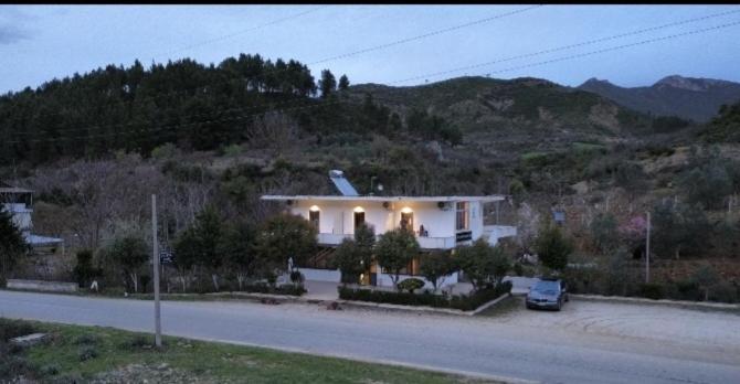 Hotel Eno Përmet Exteriör bild